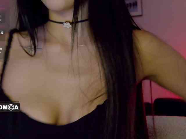Katrinamoreno (19, White Cam Girl) performing squirt.