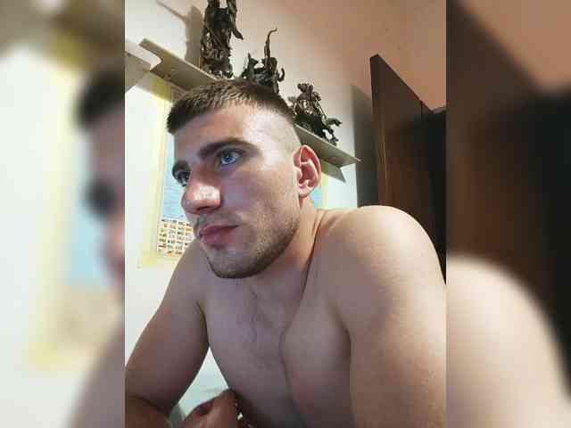 Rikkk (25, White Cam Boy) performing Live Sex.